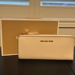 Michael Kors Long leather wallet (NEW)